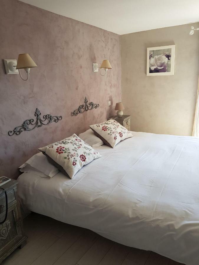 Le Crillon Hotel Murs  Exterior photo